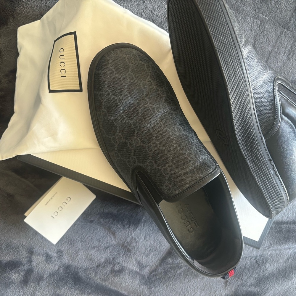 MEN'S GUCCI TENNIS SLIP-ON SNEAKER